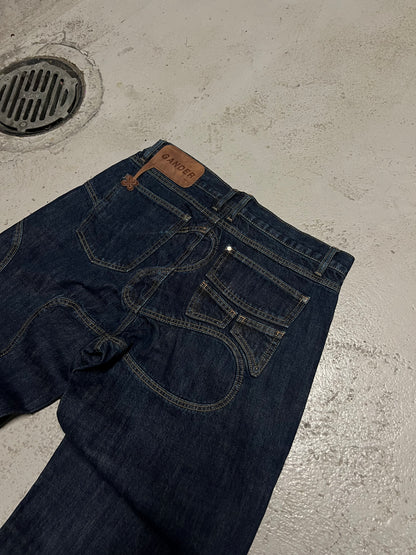 CURVED DENIM JEANS