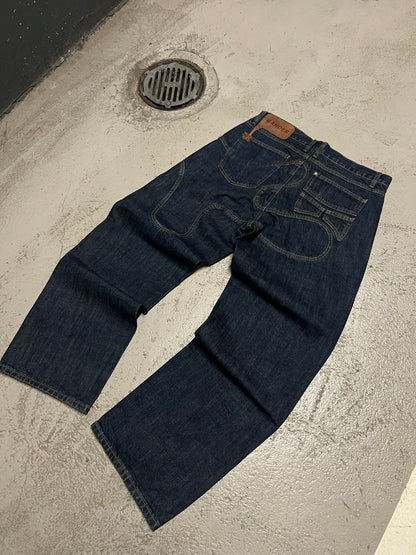 CURVED DENIM JEANS