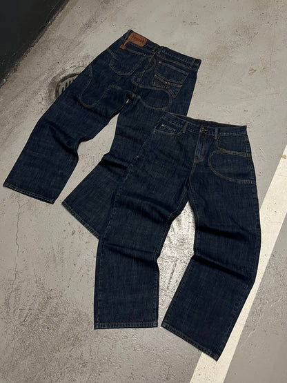 CURVED DENIM JEANS