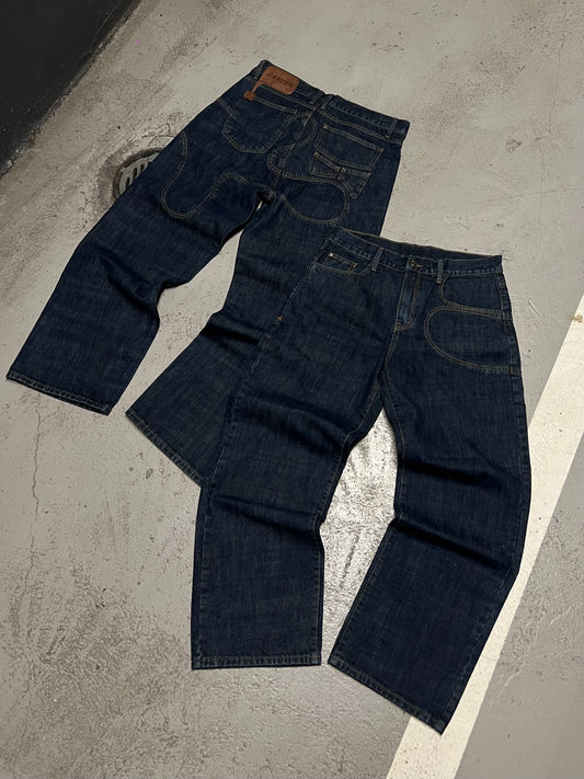 CURVED DENIM JEANS